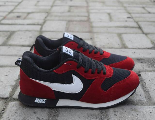 SEPATU SPORT NK MD RUNNER MERAH HITAM / COWOK CEWEK / MADE IN VIETNAM