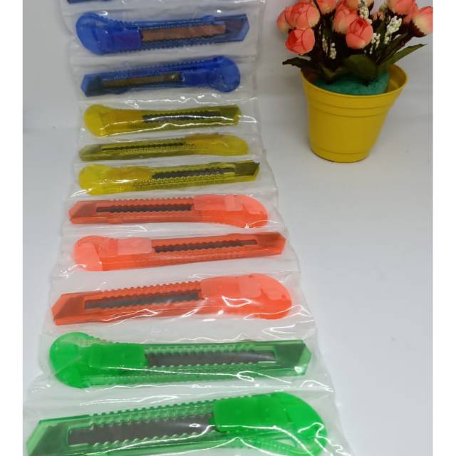 CUTTER RENCENG ISI 12PCS