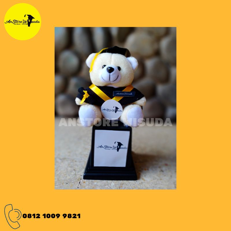 PIALA BONEKA WISUDA DENGAN LOGO DAN NAME TAG HADIAH PIALA BONEKA WISUDA GIFT BONEKA WISUDA DGN LOGO