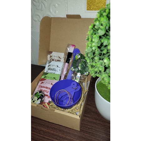 

HAMPERS MASKER HADIAH WISUDA