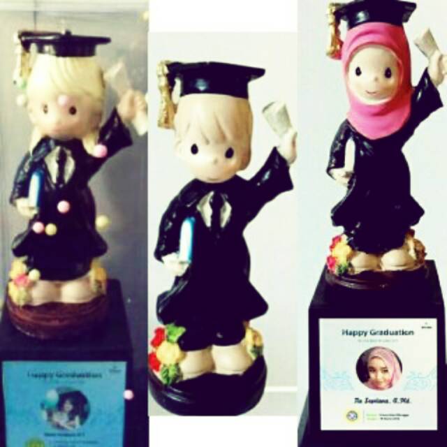 Patung wisuda