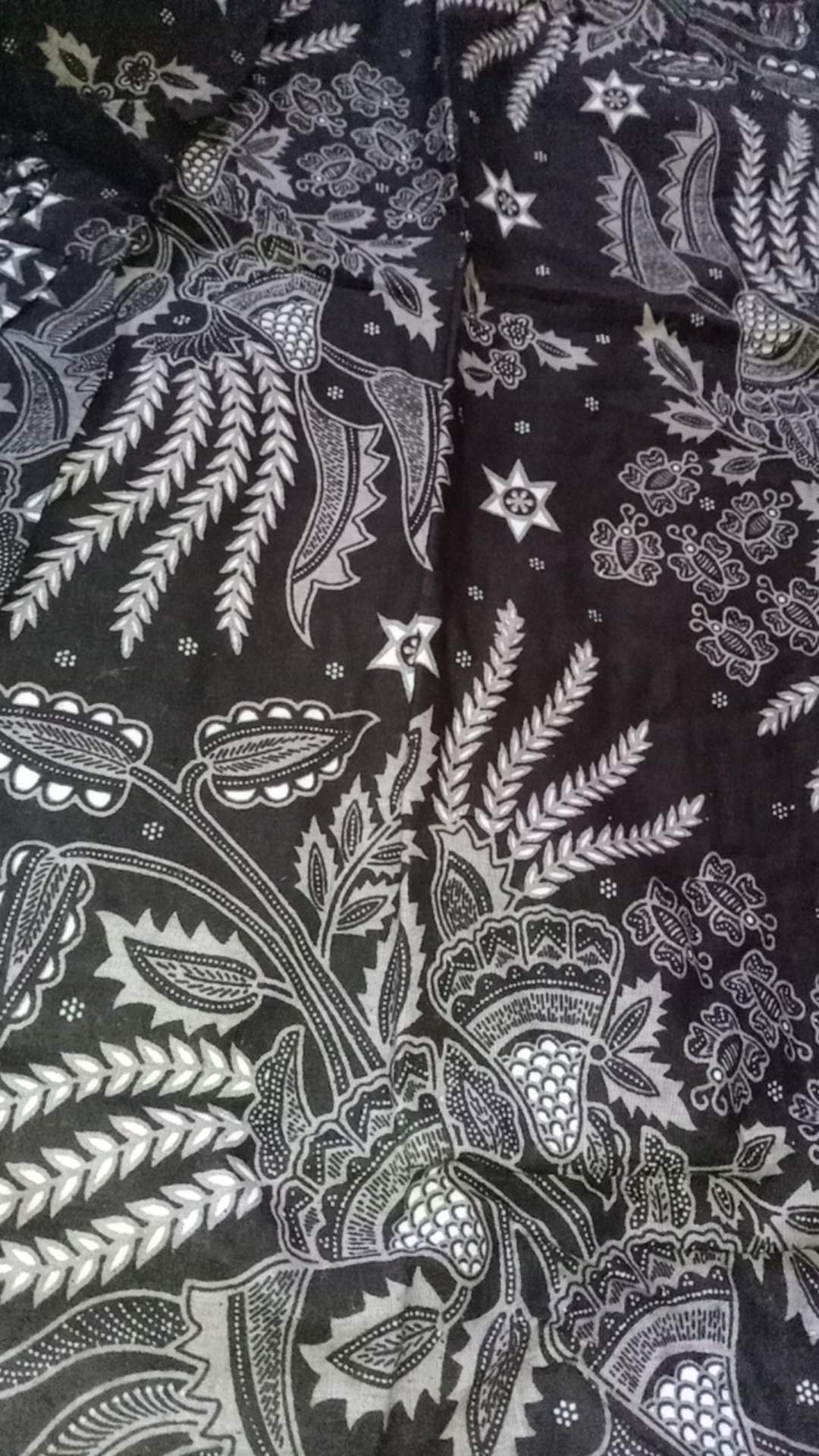 Kemeja Pria Lengan Panjang Motif Kupu Abu Abu.