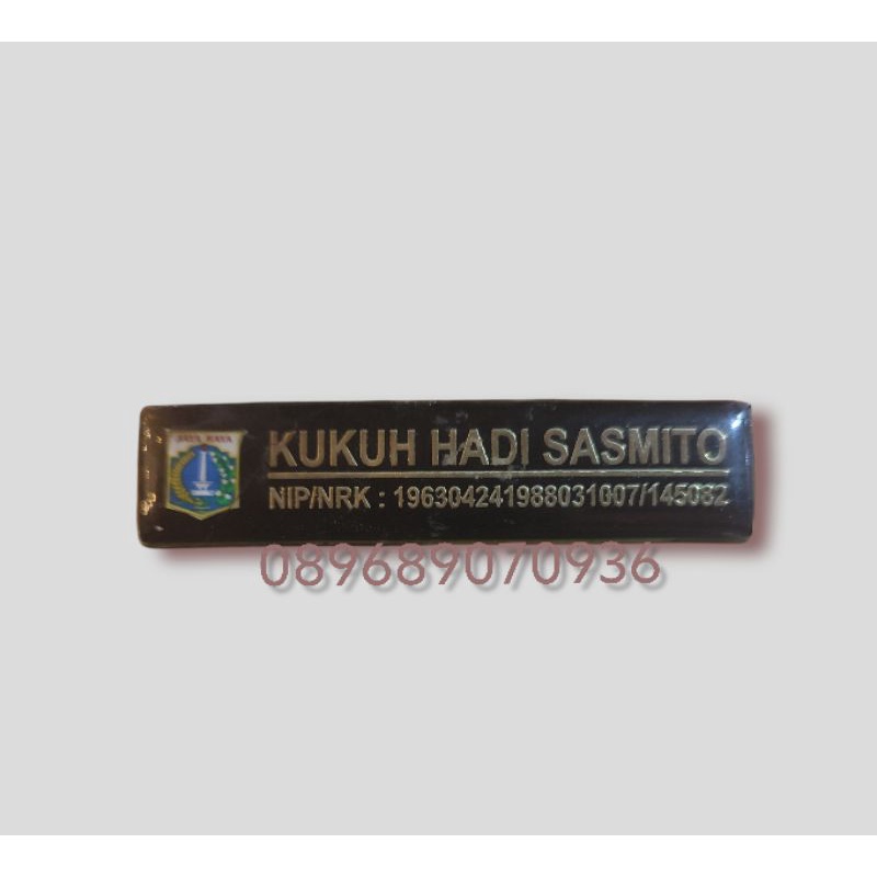 

nama dada / nametag guru logo DKI bahan kuningan
