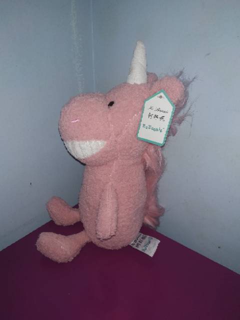 Boneka pink tanduk