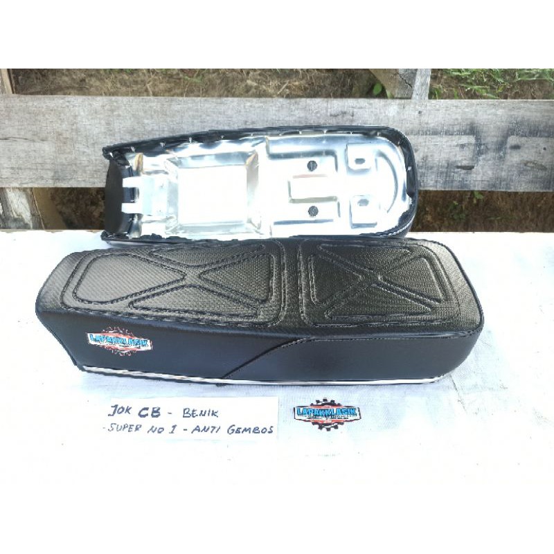 Jok CB XXX CB 100 / CB 125 / CB Gelatik Super Lantai Plat Galvanis Kulit Karbon Busa Anti Gembos