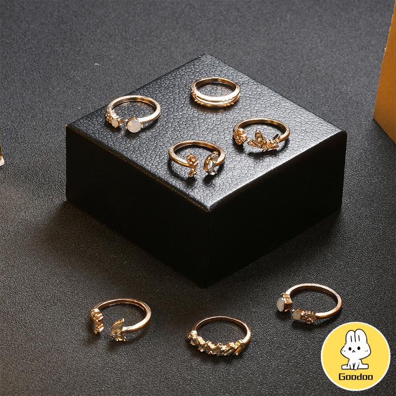 7 Set Cincin titanium Bentuk Kupu-Kupu Bintang Bulan Warna Emas Gaya Retro Bohemian -Doo