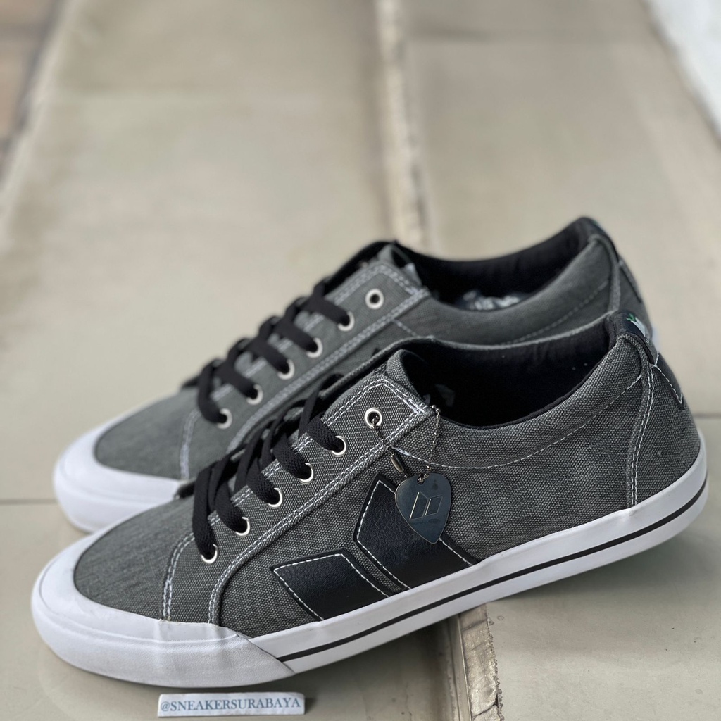 Macbeth Eliot Gray Black