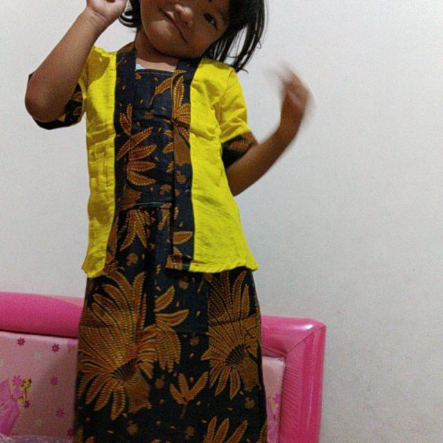 Kutu Baru Anak Usia 1,2,3,4,5,6,7,8,9,10,11,12 Tahun Setelan Kebaya Lengan Pendek + Rok Batik