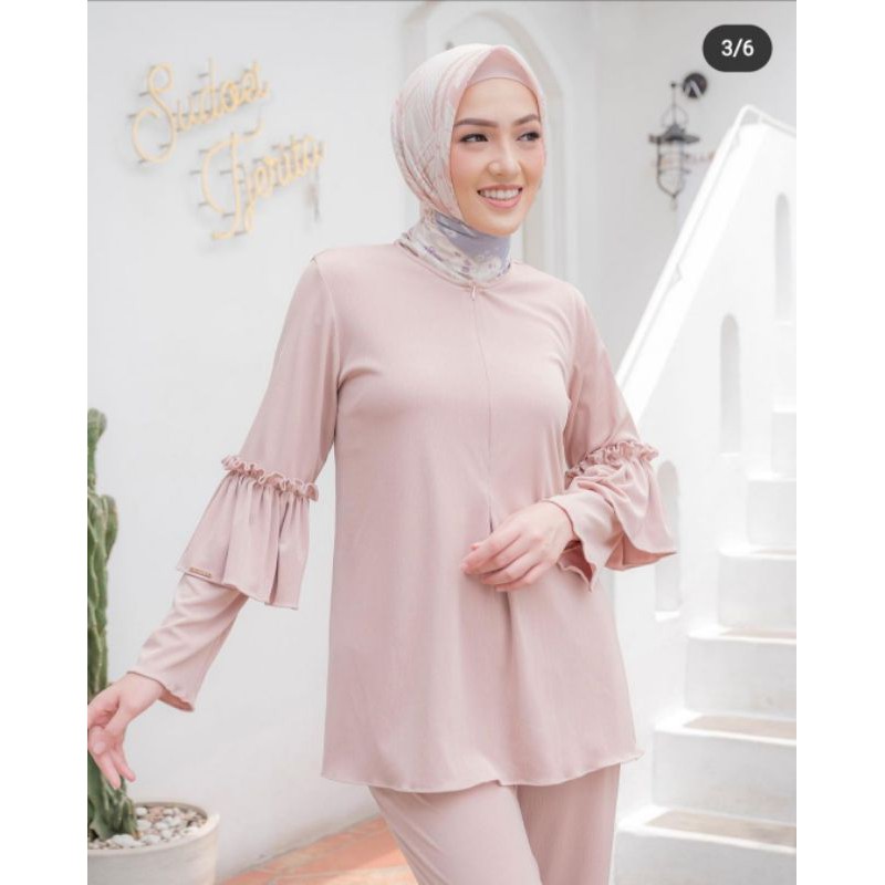 Alamanda Knit Top Wearing Klamby XS