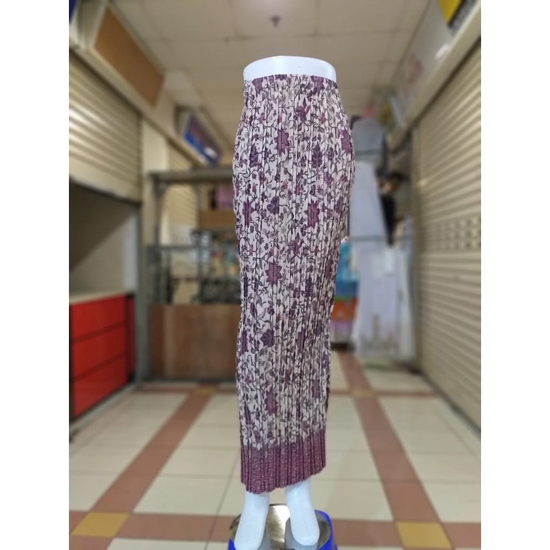 Rok Plisket Bawahan Kebaya, Motif Sepatu Navy