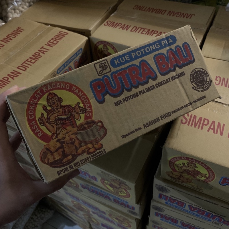 

[DOS] Putra Bali - Kue Pia Potong Cokelat Kacang Kuno Enak