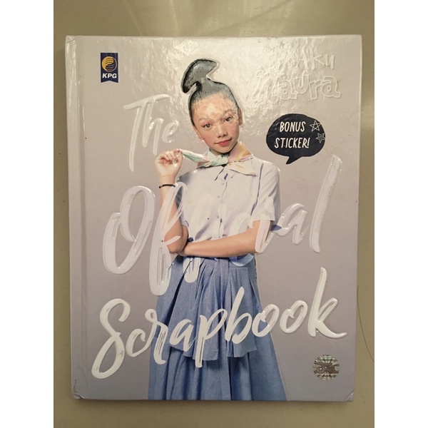 Buku Aku Naura The Official Scrapbook