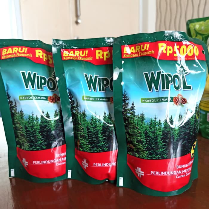 Cairan Desinfektan Karbol Wipol Cemara 240m
