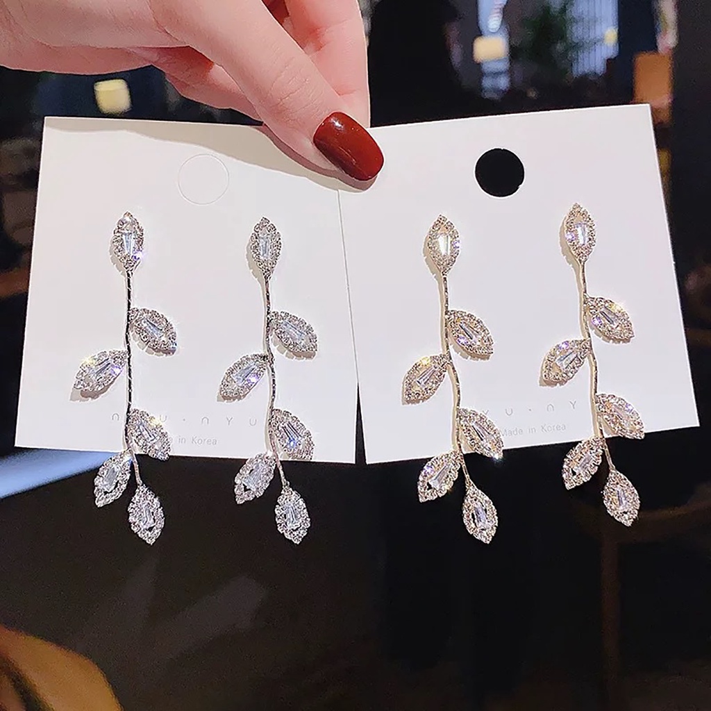 Hu Hu Hu Hu Hu Alat Bantu Pasang Kacamata♡ 1 Pasang Anting Tusuk Bentuk Daun Bahan Alloy Hias Cubic Zirconia Untuk Wanita