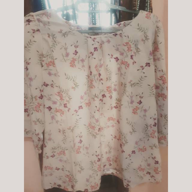 Preloved Blouse  Bunga By St.Yves