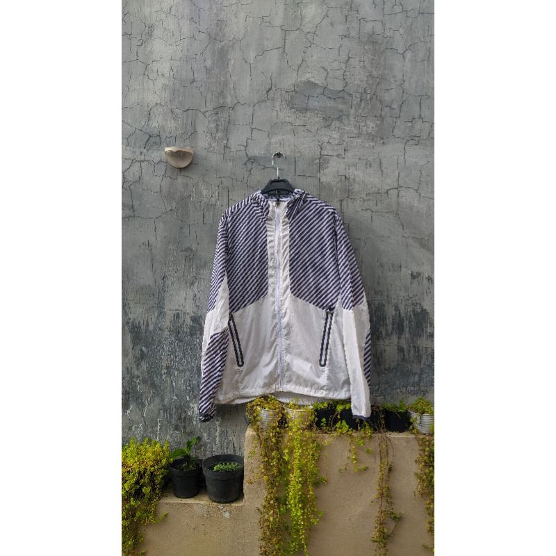 Secondhand Thrift Jaket Lari Jaket Running Descente