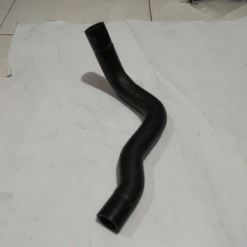 selang radiator sigra 1200 CC bawah ori