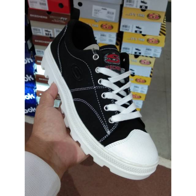 Skechers black
