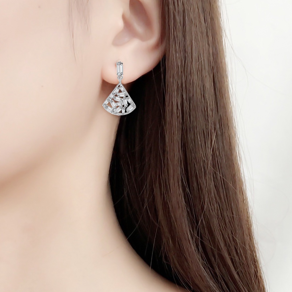 Hu Hu Hu Hu Hu Alat Bantu Pasang Kacamata♡ Anting Tusuk Bentuk Kipas Hollow Hias Cubic Zirconia Untuk Wanita