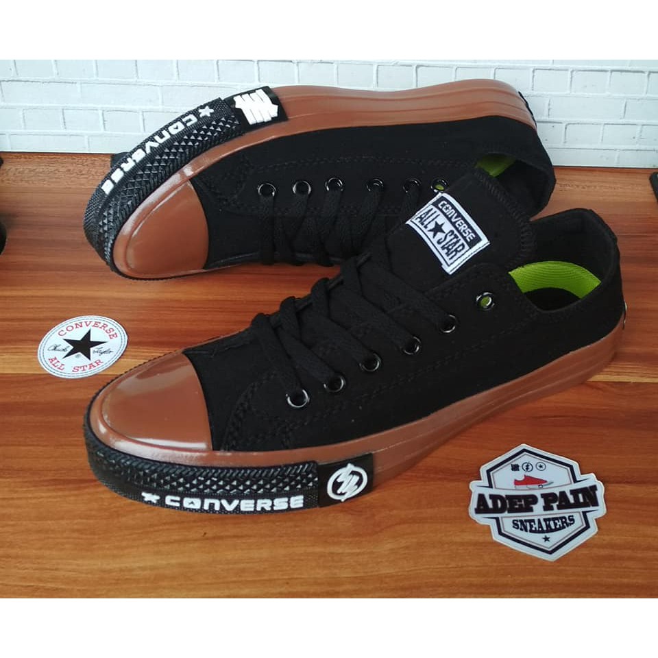 SEPATU ALL STAR CONVERSE HITAM GUM MOTIF