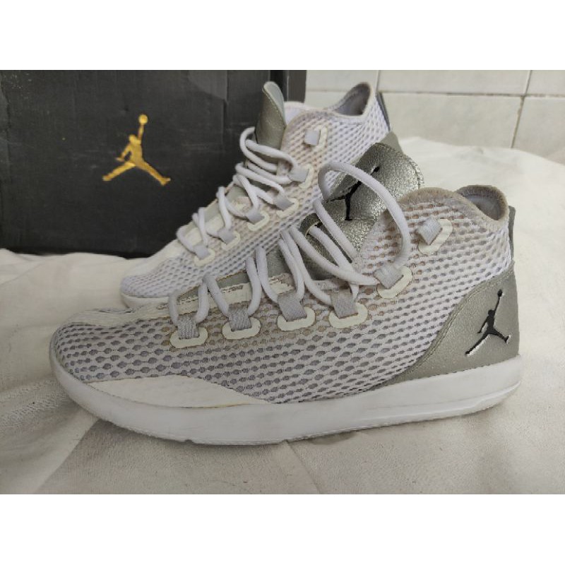 Sepatu Nike Air Jordan Reveal White Silver Size 44 Preloved Second Bekas original