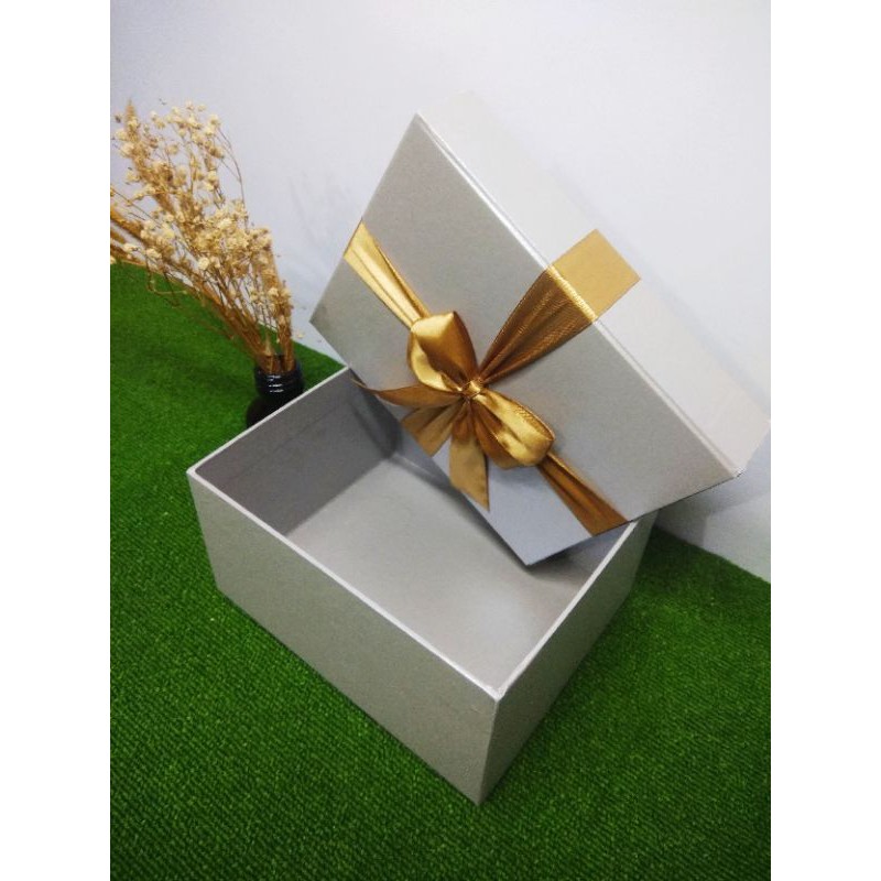 

kotak kado premium 17x14x9cm berpita