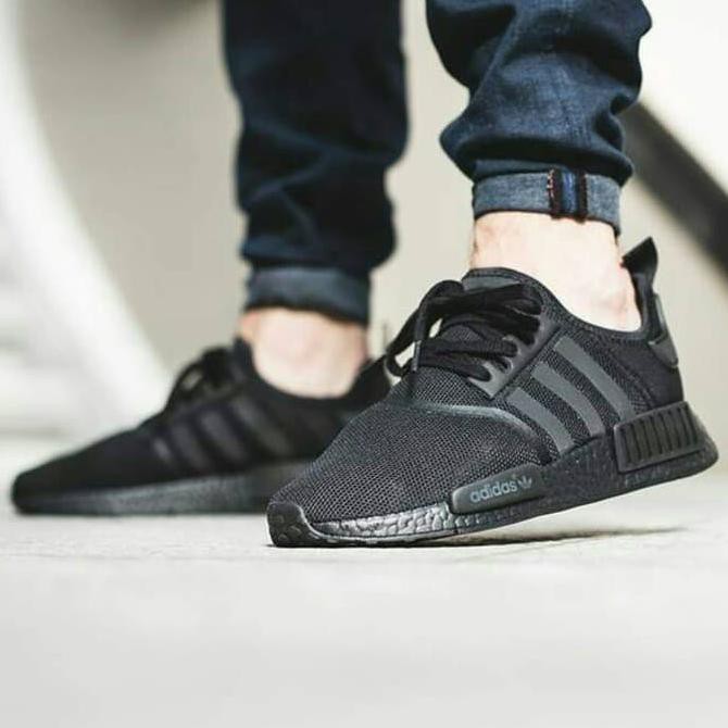 SUPER SALE Adidas Nmd R1 "Triple Black" Ready Stock