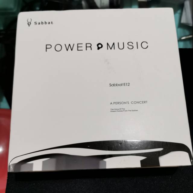 sabbat e12 SILVER true wireless earbuds with wireless charging case