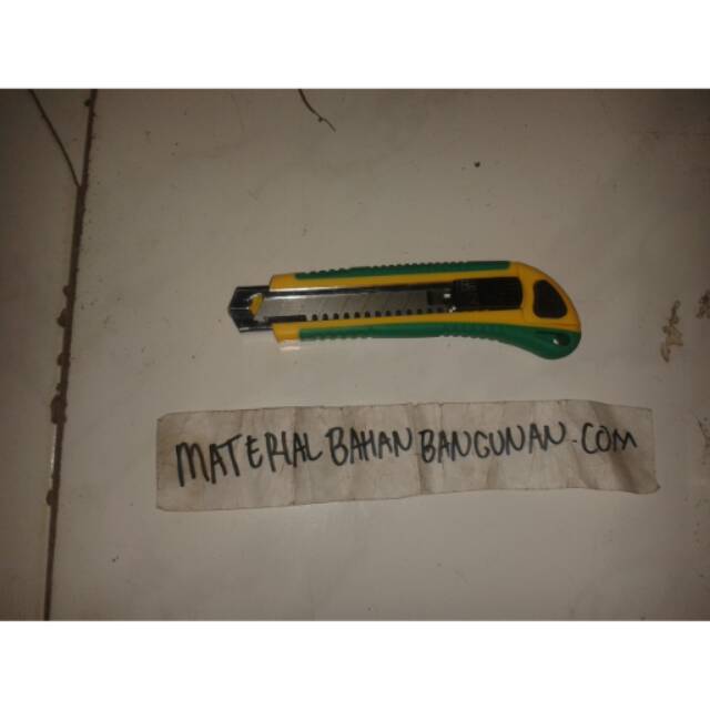 

Pisau cutter isi 3 mata pisau