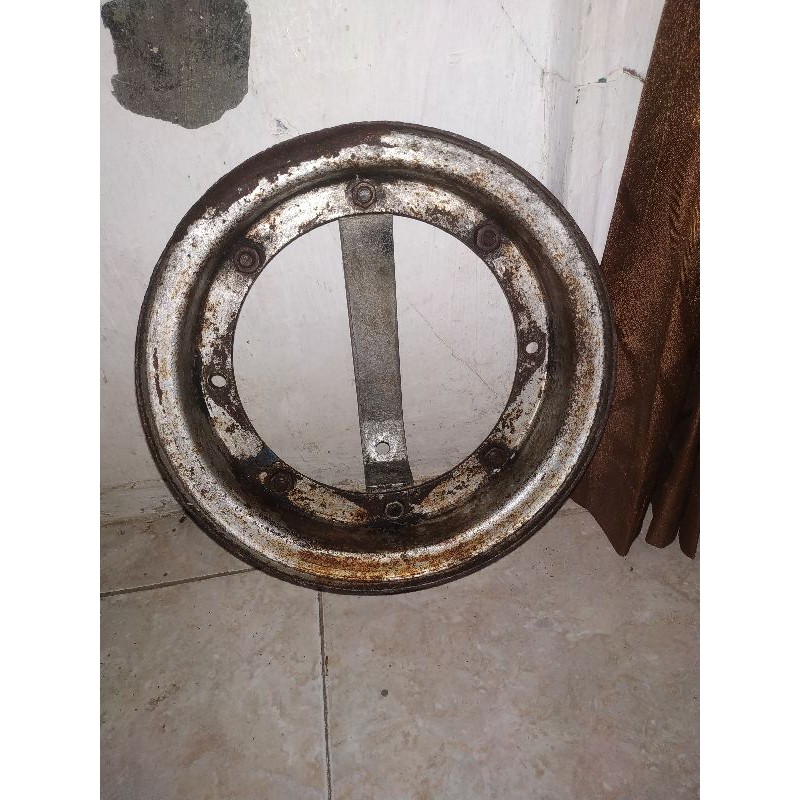 velg Vespa ring 8 + tiang ban serep. #bekas #vespasuper