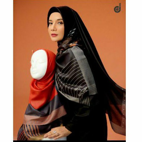 New deenay X zaskia sungkar sparkle black