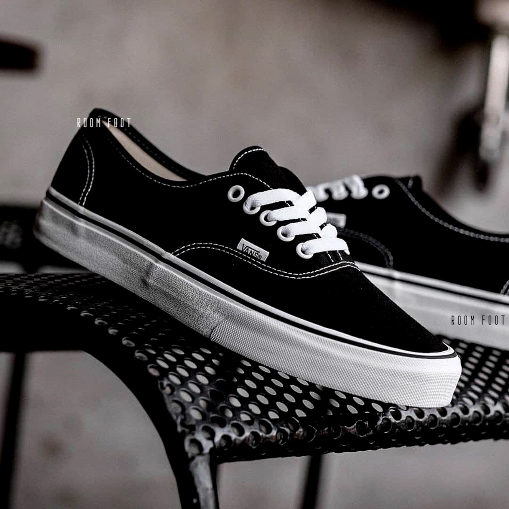 Sepatu Authentic Black White / Sneakers Authentic Hitam Putih