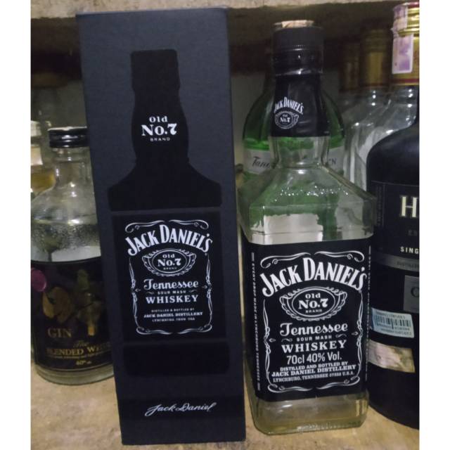 Botol bekas minuman keras jack daniels plus bok