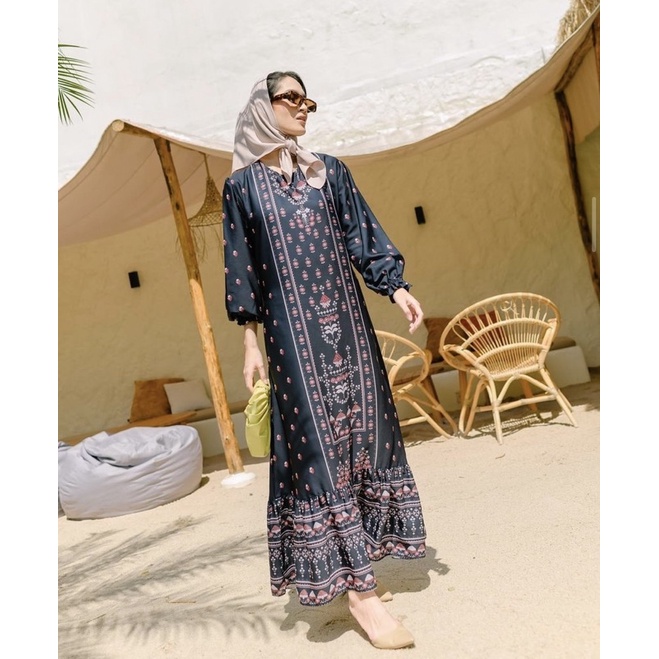 Madeena Black by Haideeorlin