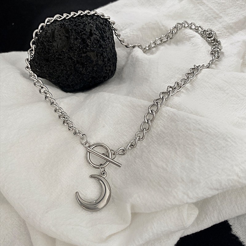 In Harajuku PL gesper moon pendant kalung untuk pria dan wanita gaya yang sama ins retro Gothic rant