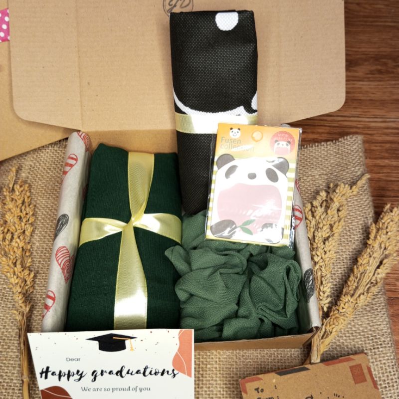 Hampers hijab Bella square/hadiah ulangtahun cewek/GiftBox wanita/paket kado kerudung