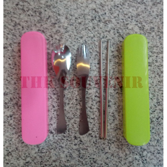 

Souvenir Sendok Set Kotak Pensil