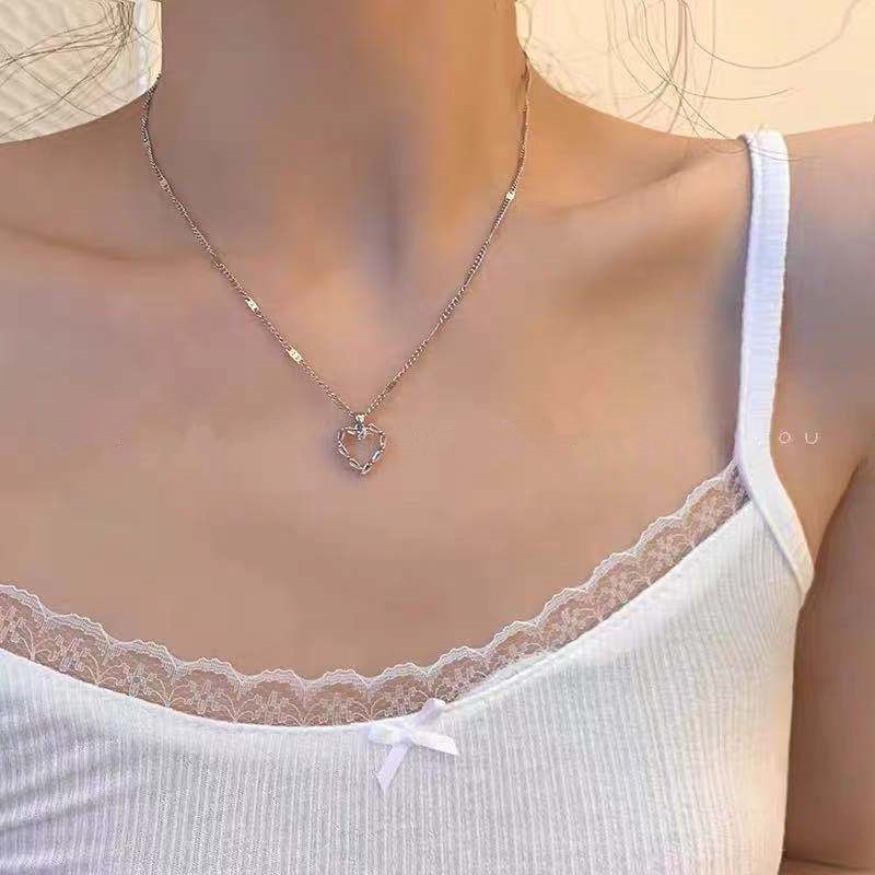 South Korea Ins Summer Love Zircon Necklace Female Light Luxury Clavicle Chain Ins Cold Wind Niche Necklace Sexy Girl Jewelry