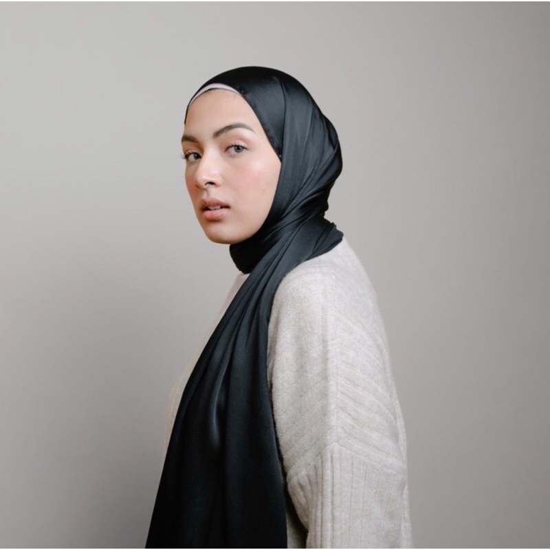 Pashmina Premium Satin Silk Malaysia Textured Crinkle (JAHIT TEPI KECIL SUPER RAPI)-Black