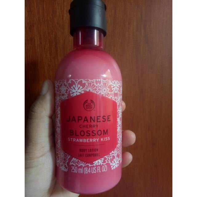 Jual The body shop japanase cherry blossom strawberry kiss body lotion