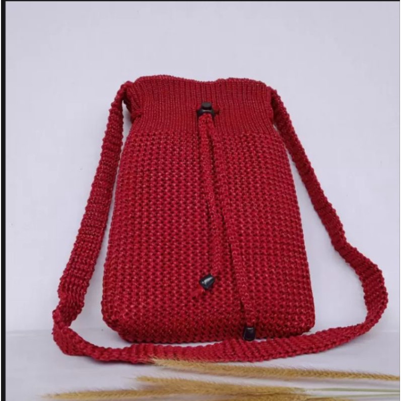 Tas selempang rajut serut besar