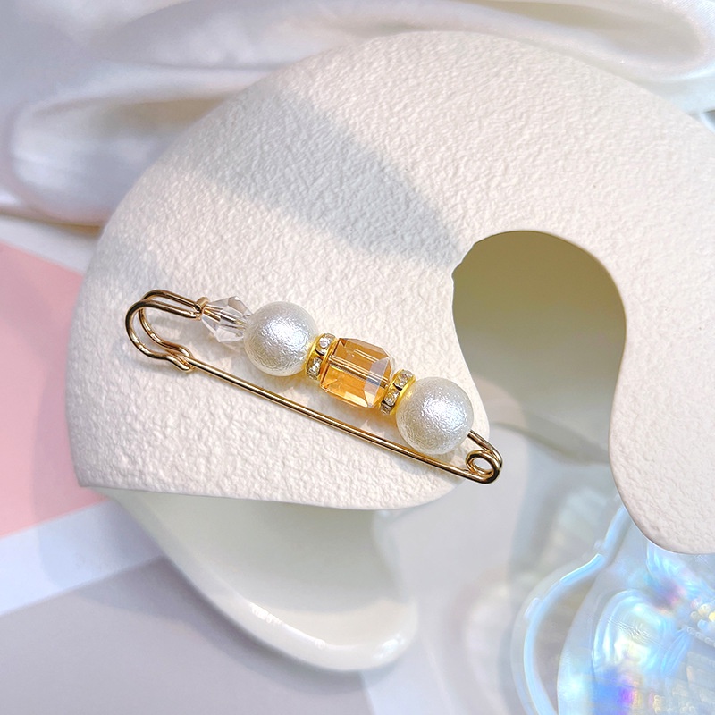 Bros Pin Bentuk Permen Bahan Metal Aksen Kristal Mutiara