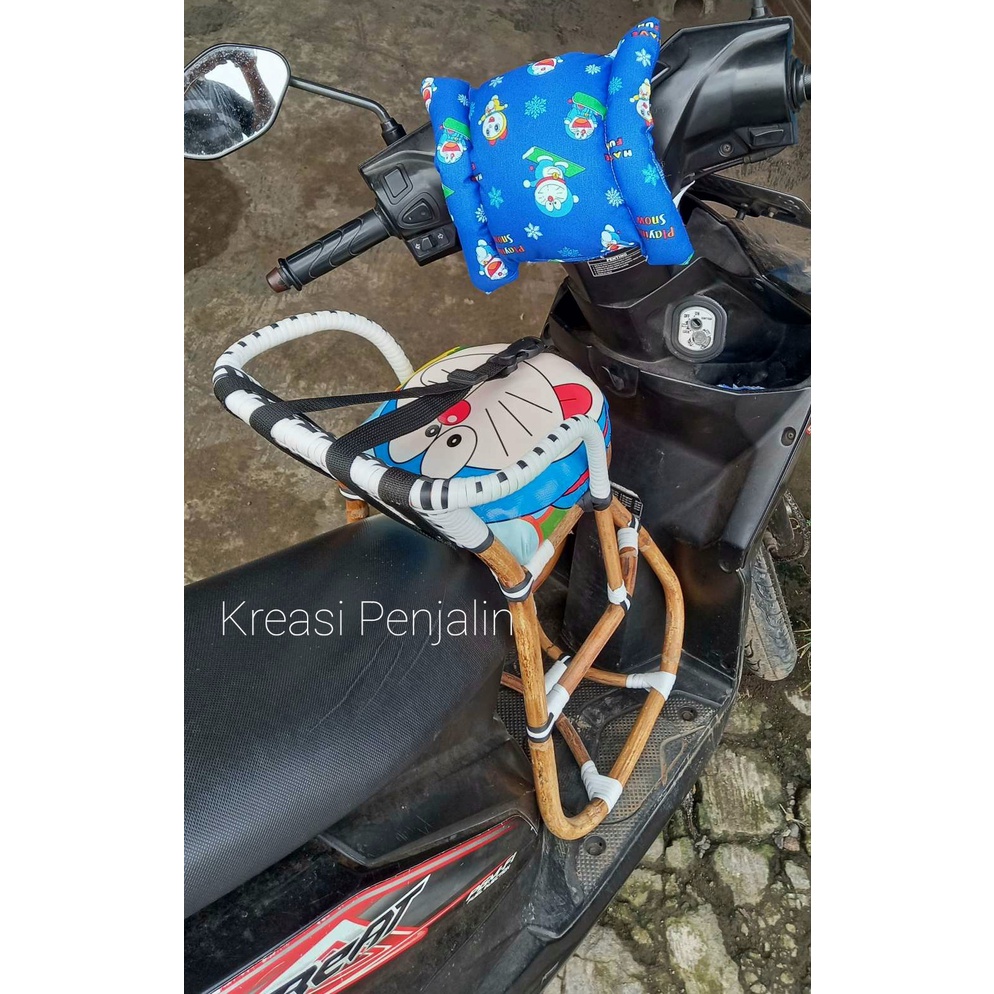 Kursi Boncengan Anak Motor Matic Free Sabuk dan Bantal / Bangku Boncengan Anak Motor Matic Rotan / Dudukan Anak Motor Matic / Boncengan anak motor matic murah / Jok motor depan anak / kursi depan untuk bayi motor matic / Boncengan anak rotan / Kursi Rotan