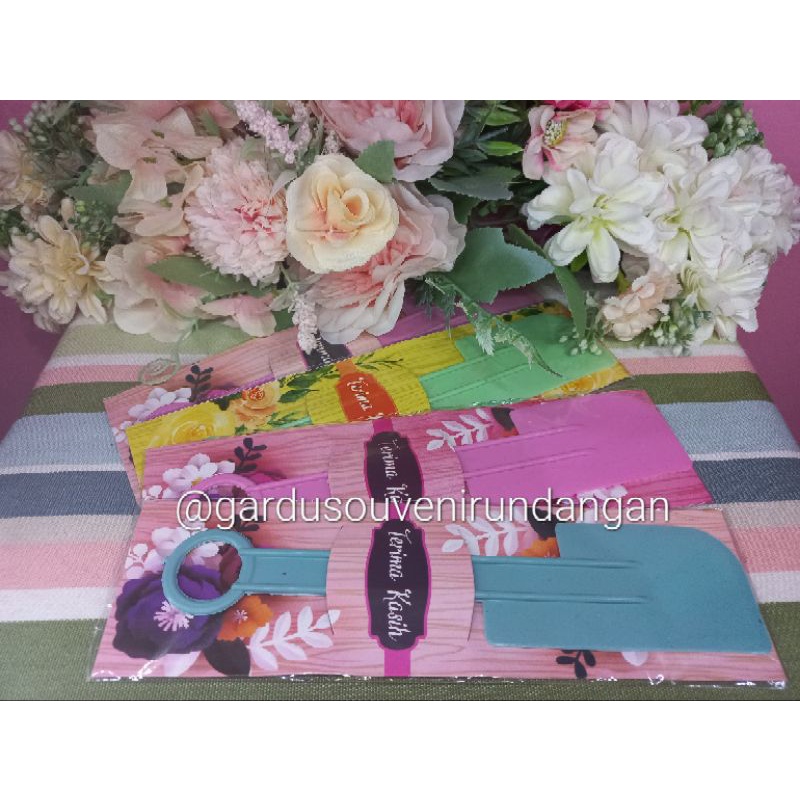 (isi 25) SOUVENIR PERNIKAHAN SPATULA / SODET DI KEMAS PLASTIK + ALAS SHABBY (ISI 25 PCS) / SOVENIR P