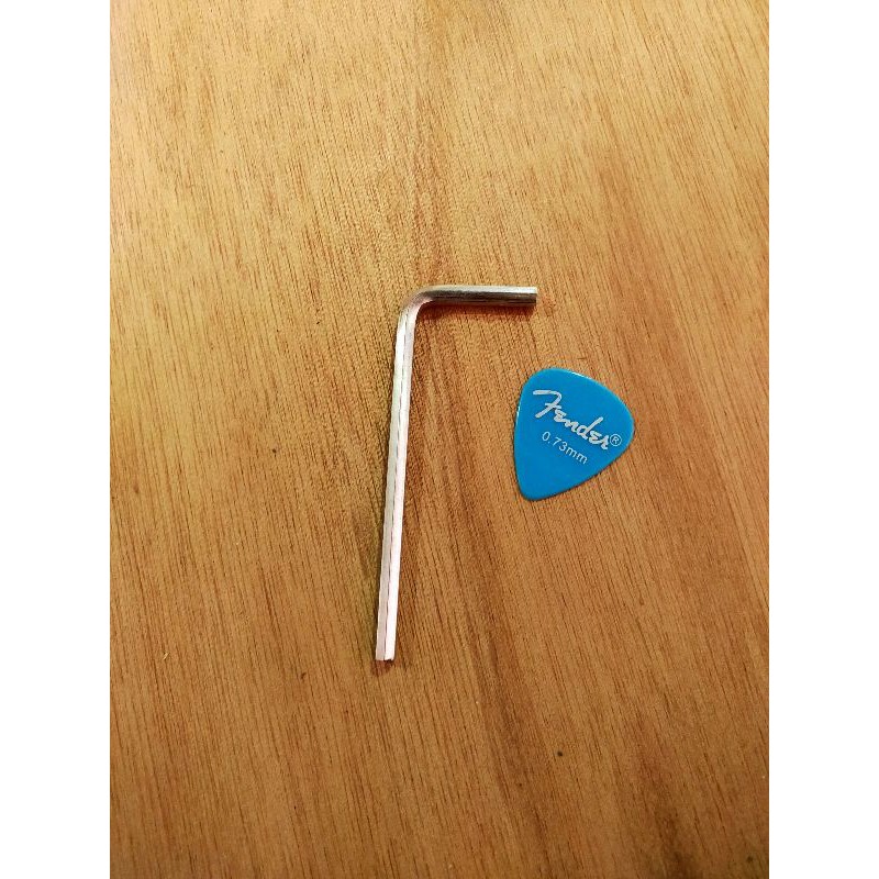 kunci penyetel besi gitar/kunci l buat nyetem besi dalam neck gitar bonus pick