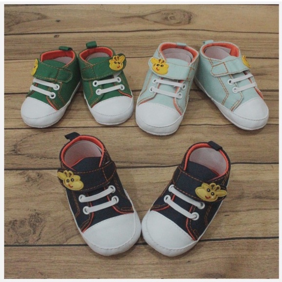 Sepatu Anak Bayi Prewalker Bayi Cowok Laki Laki Anti Slip Sol Halus Converse Sport Casual Motif