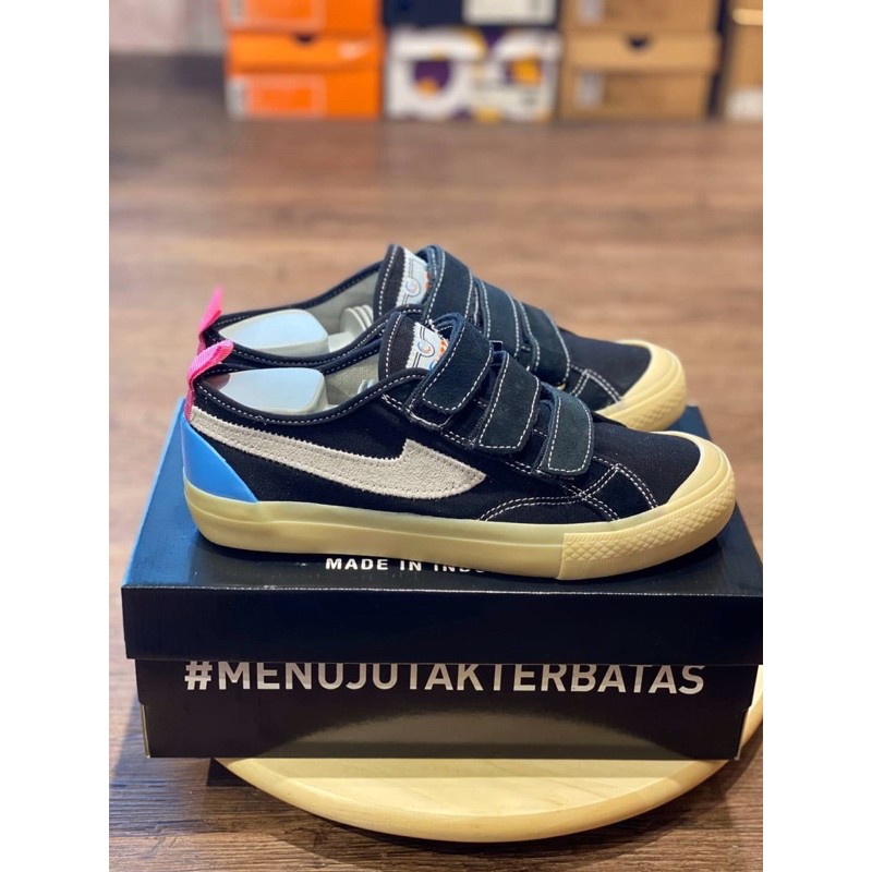 Sepatu Chezz Footwear Purwarupa Glaw in The Dark / Sneakers Terlaris