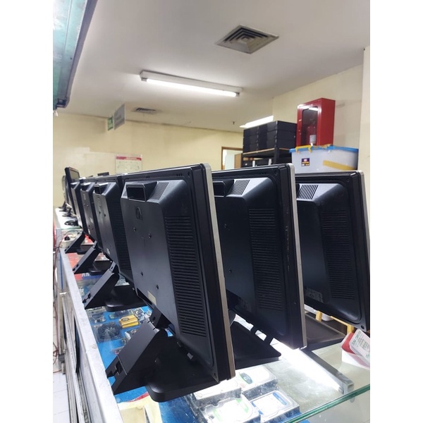 MONITOR MURAH DELL/HP 17-19inch SQUARE LIKE NEW KOMPLIT KABLE ORI