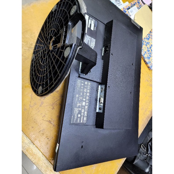 MONITOR LED DELL 22 INCH WIDE RESOLUSI FULL HD 1920X1080 KAKI NAIK TURUN BISA DI PUTAR