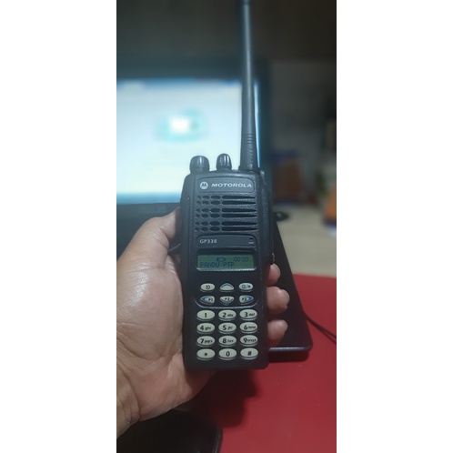 HT MOTOROLA GP338 MADE IN MALAYSIA ORIGINAL FREKUENSI VHF 136000 SD 174000 MHZ KONDISI SECOND NORMAL